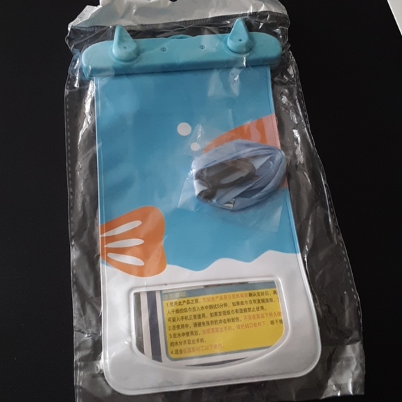 Underwater Phone Pouch w/ Strap - Picture 4 of 5